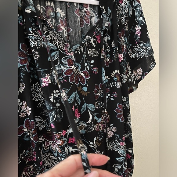 Frye And Co Black Floral Short Sleeve Blouse 1X - Picture 4 of 7